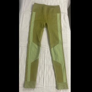 NWT XS Fabletics high waisted seamless check legging